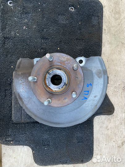 Поворотный кулак со ступицей Lancer 10 левый