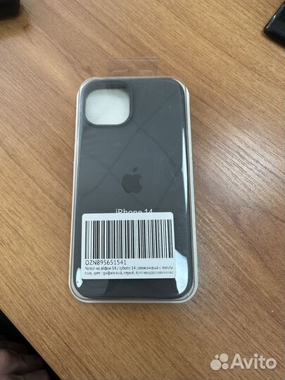 Чехол на iPhone 14