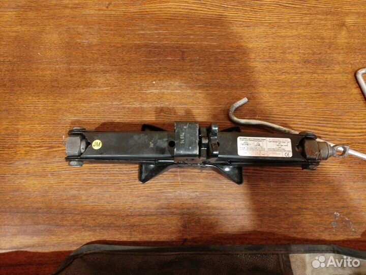 Домкрат винтовой 1 т