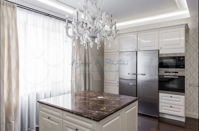 4-к. квартира, 184 м², 3/10 эт.