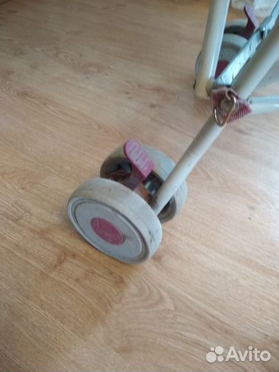 Прогулочная коляска трость