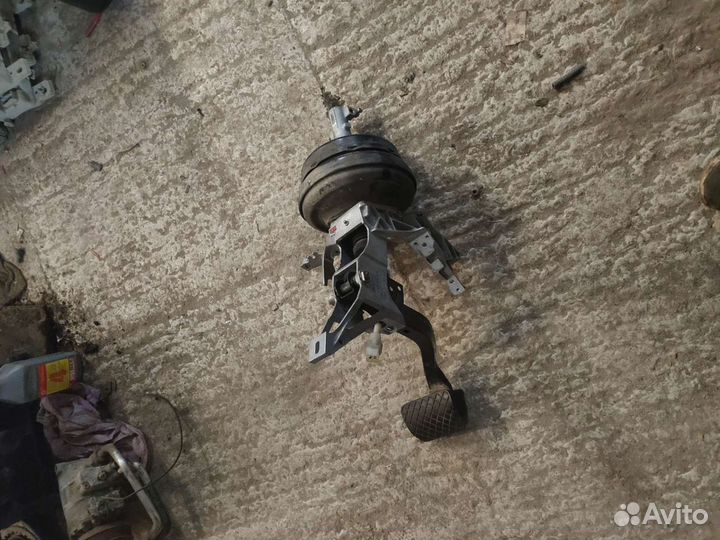 Вакуумный усилитель с педальным узлом Audi A6 C5