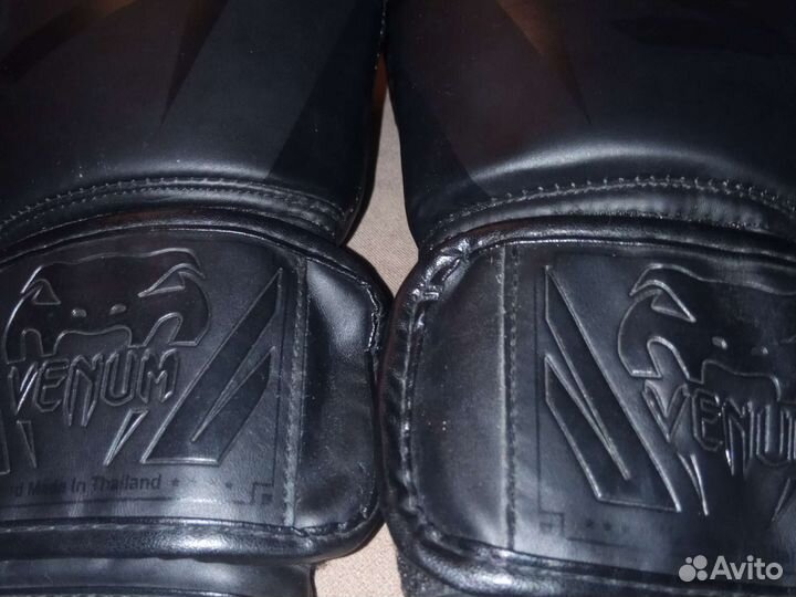 Перчатки и шлем для единоборств