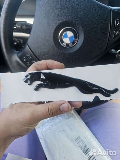 Эмблема jaguar черный глянец