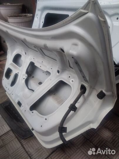 Hyundai Solaris крышка багажника