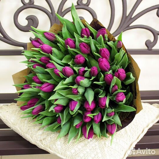 Букет из фиолетовых сортовых тюльпанов 41 шт