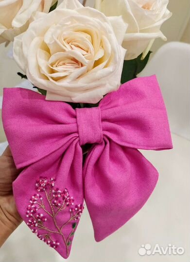 Бант для волос с вышивкой ручной работы