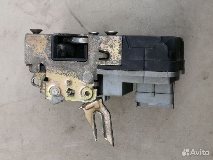 Замок двери передней левой для Citroen Xsara