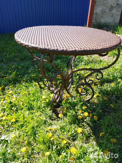 Журнальный столик