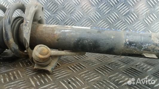 Стойка передняя правая volkswagen passat B7 (ZNP16N501)