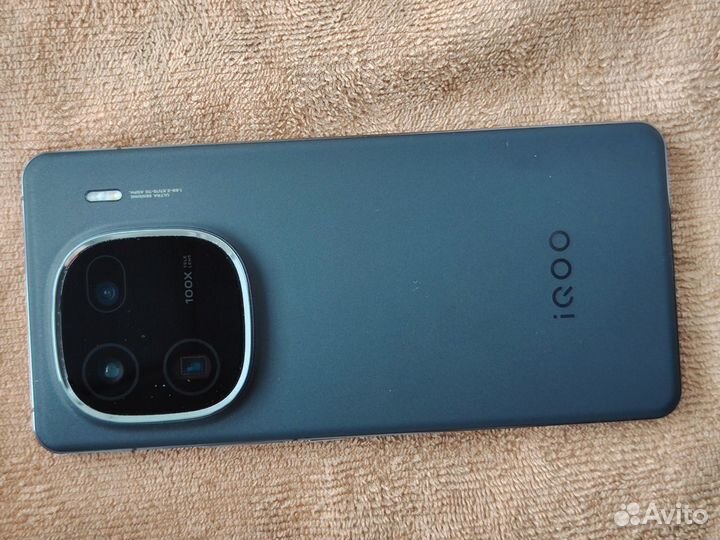 vivo iQOO 12, 16/512 ГБ