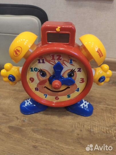 Интерактивная игрушка будильник