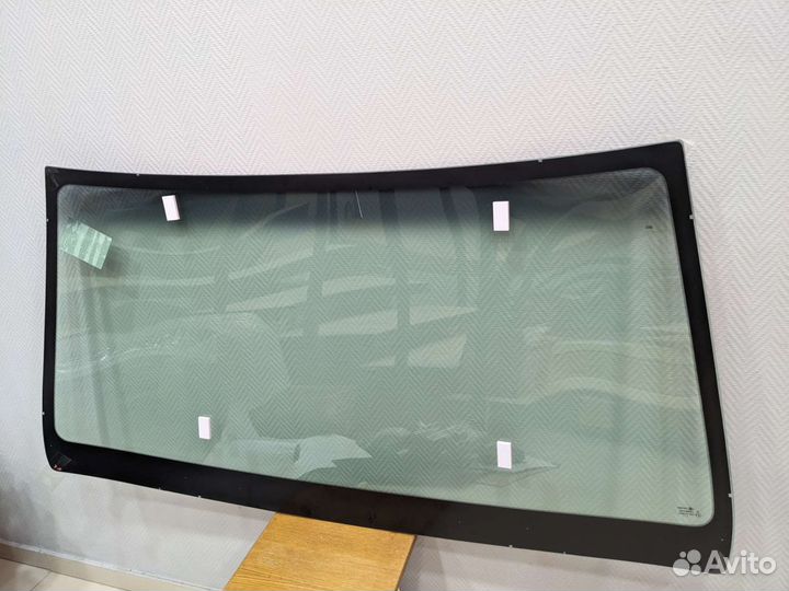 Стекло лобовое mazda B2500 / BT-50 / ford ranger