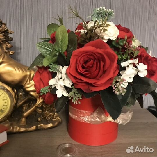 Интерьерная композиция из реалистичных цветов