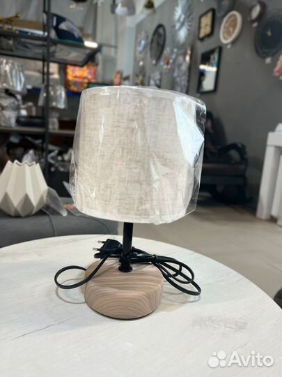 Лампа настольная и Торшер