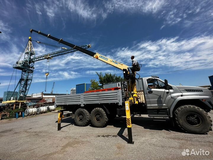 Урал 4320-6951-74 с КМУ, 2016