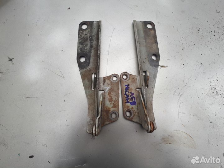 Петли капота Nissan Presea