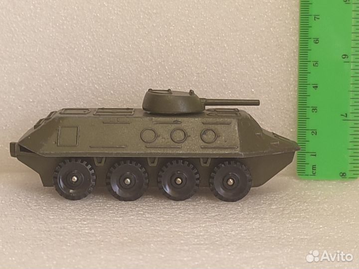 Детская игрушка. Бронетранспортёр. бтр