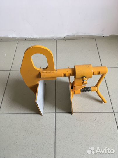 Захват для сендвич панелей