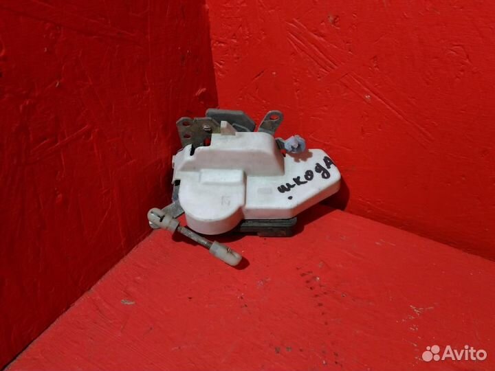 Замок двери передней левой Шкода Фелиция