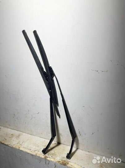 Поводок стеклоочистителя Nissan Patrol Y62