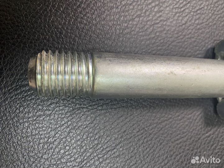 Крюк буксировочный Мазда