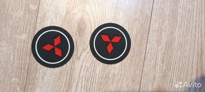 Подставки в подстаканники салона Мицубиси