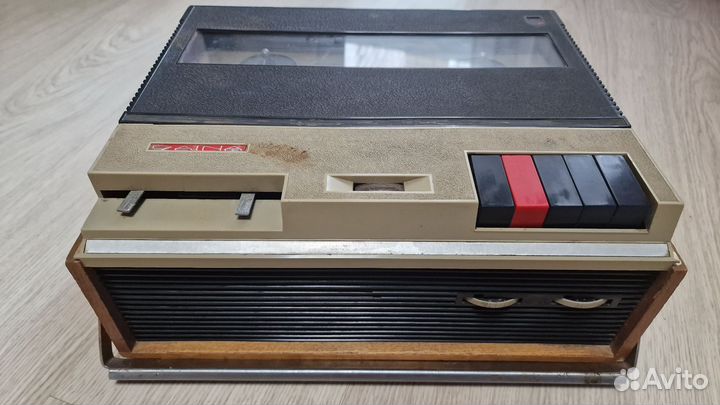 Продаю катушечный магнитофон 