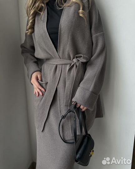 Костюм с кардиганом и юбкой