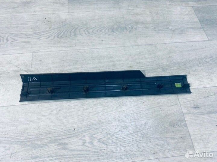 Накладка порога передняя правая Kia Sorento SUV