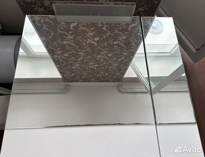 Полка настенная с зеркалом для ванной комнаты б/у