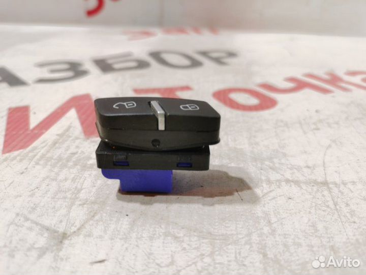 Кнопка центрального замка Volkswagen Touareg NF