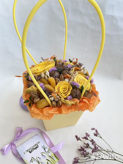 Букет из сухофруктов учителю