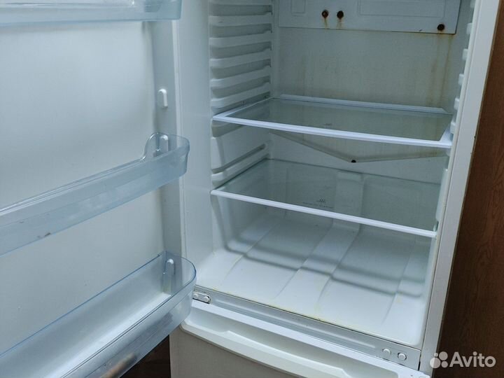 Индезит холодильник б/у на запчасти