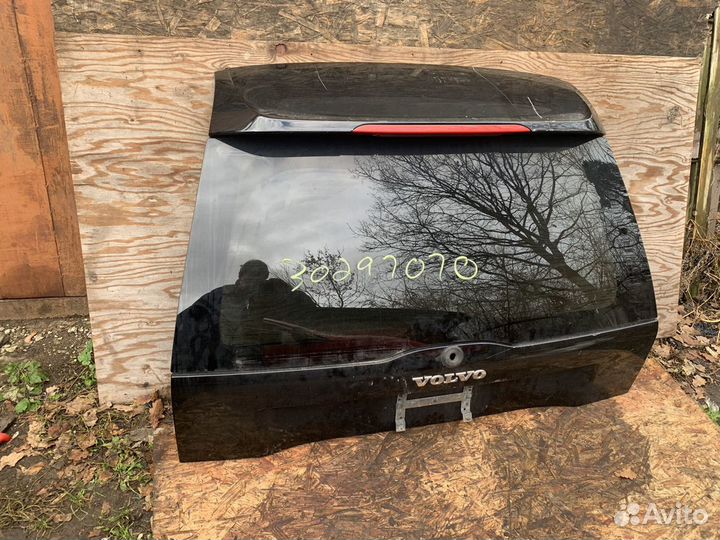Volvo xc90 крышка багажника черная