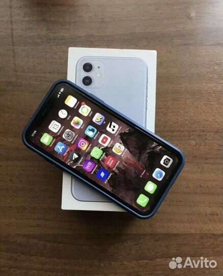Телефон iPhone 11