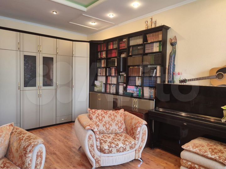 4-к. квартира, 143 м², 2/3 эт.