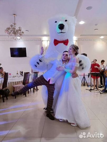 Белый мишка с сердцем поздравление