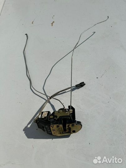 Замок двери задний правый Kia Shuma 2