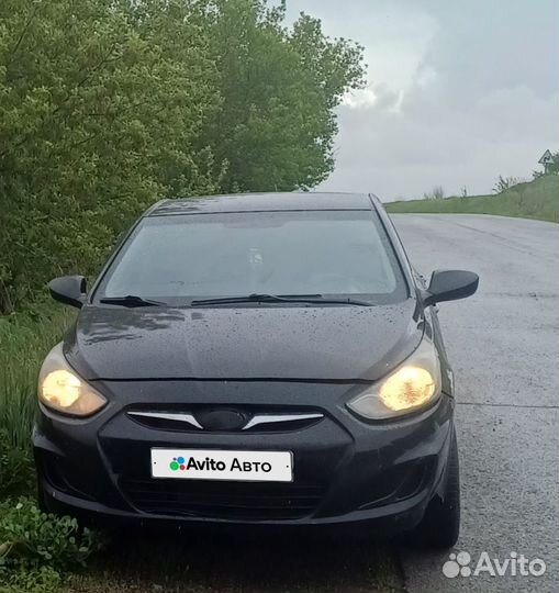 Hyundai Solaris 1.6 МТ, 2012, битый, 311 000 км