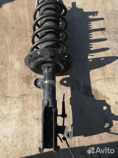 Стойка передняя левая Honda Fit GE6 L13A