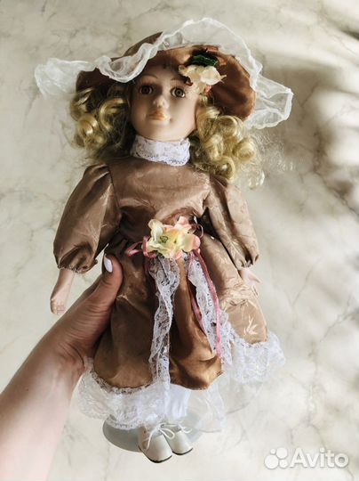 Кукла фарфоровая коллекционная