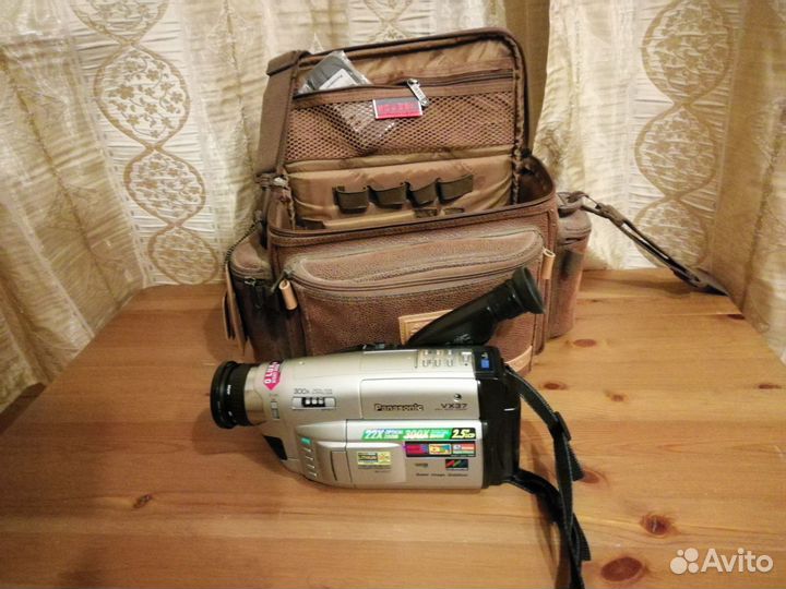 Видеокамера Панасоник VX-37, сумка Solidex