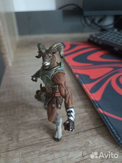 Коллекционная фигурка