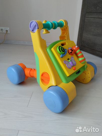 Толкалка/ходунки 2 в 1 Tomy для
