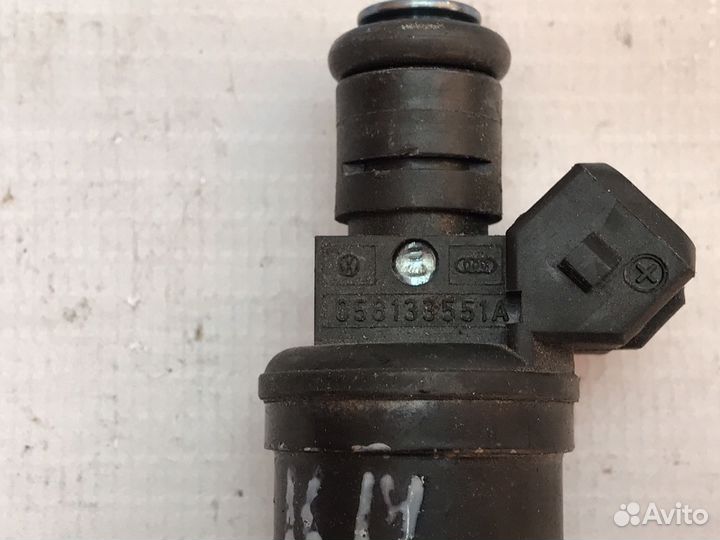Форсунка топливная Audi A4 VW Passat B5 1.8 ADR