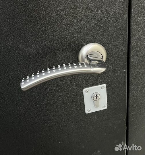 Металлическая дверь бу из новостроек
