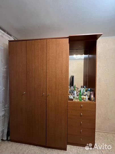 Шкаф распашной с зеркалом
