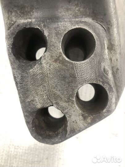 Кронштейн кожуха маховика FH 1629616