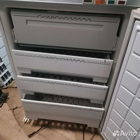 Морозильная камера бу маленькая. Бирюса 14